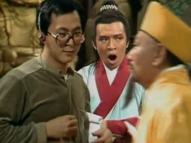83版射雕片场花絮照，演员戴现代耳机拍戏
